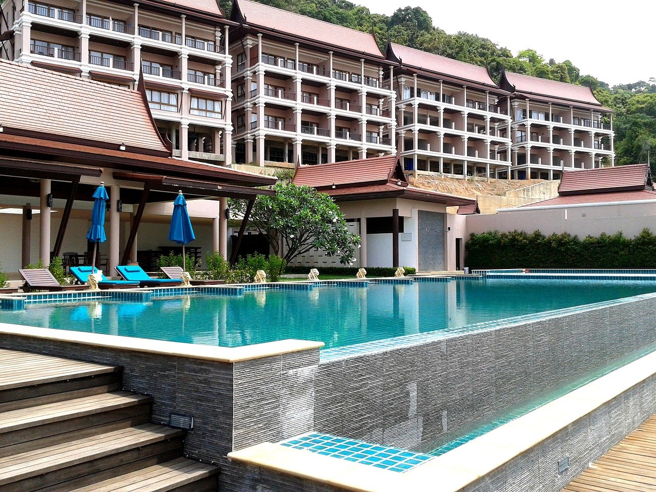 Gulshan Lakeview Hotel