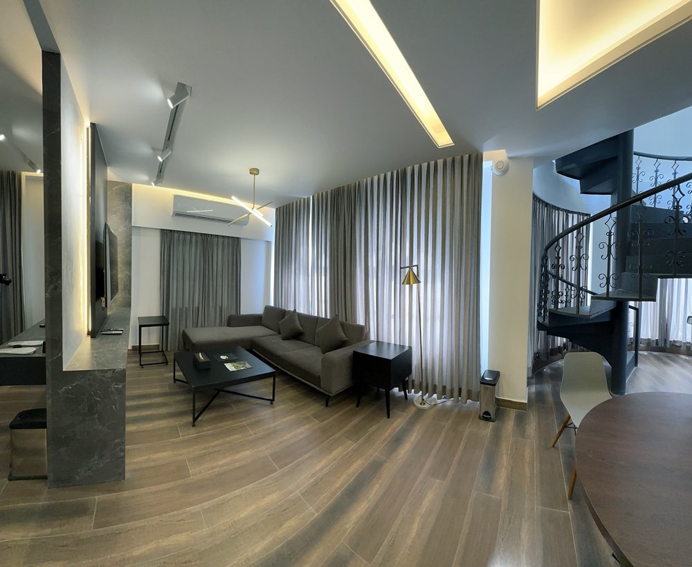 Royal Suit Upper Deck Room